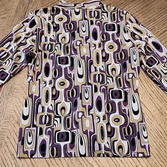 V Neck multi-colored pattern top size M stretchy - Picture 6 of 7